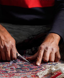 رفو گری قالی در قالیشویی دروس